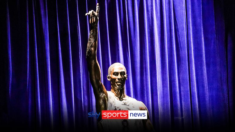 LA Lakers honour Kobe Bryant with statue