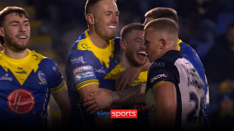 Warrington Wolves struck first against Hull FC thanks to Danny Walker&#39;s early try.