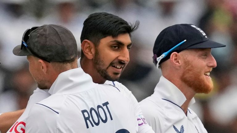 England's Shoaib Bashir celebrates the wicket of India's Ravindra Jadeja with his teammates